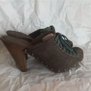 Bumper Clogs Moss Green Microsuede Size 8.5 Laced-Up Design